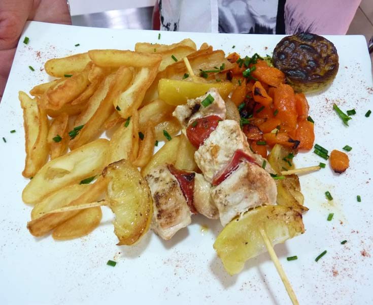 Brochette de volaille et frites