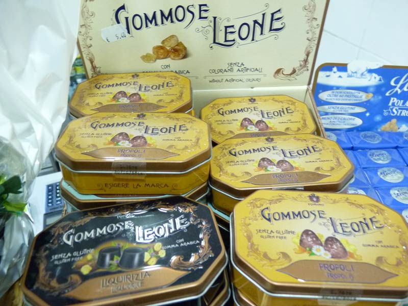 Gommose Leone Boîtes de bonbons Leone à la gomme arabique, sans colorants, sans gluten, à la réglisse, au propolis...