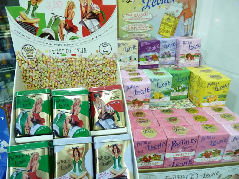 Pastilles Leone Produites en Italie depuis 1857. Pastilles Leone en boîtes métal cannelle, groseille, framboise, citron, orange